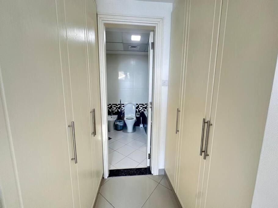 Harf1704 Cozy 1br With Balcony In Reem Island